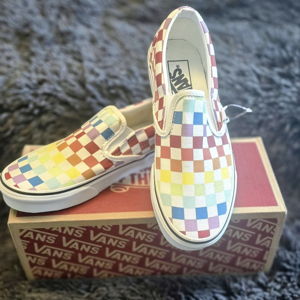 RARE .hard to find .Women's size 7 Rainbow check vans .nwot